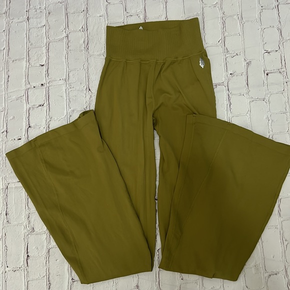 NWOT Free People Movement Good Karma Flare - Picture 2 of 5